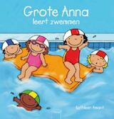 Grote Anna leert zwemmen